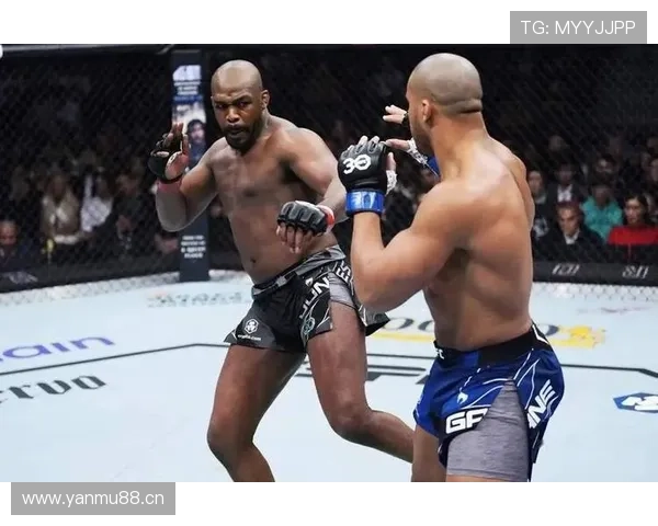 乔恩·琼斯赛场上霸气侧漏，私底下居然这么接地气？